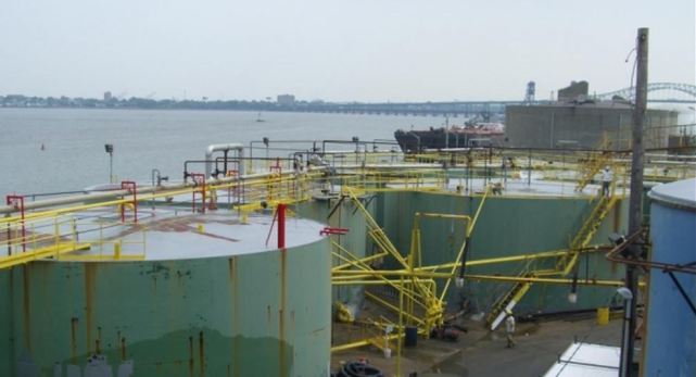 Serbatoi contenenti prodotti chimici e carburanti 06