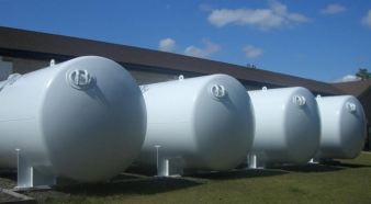 Serbatoi contenenti prodotti chimici e carburanti 10