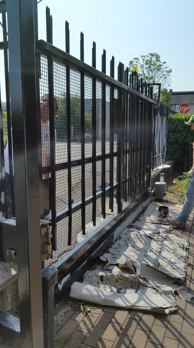 verniciatura recinzioni 04 www.ristrutturazionmilano.com